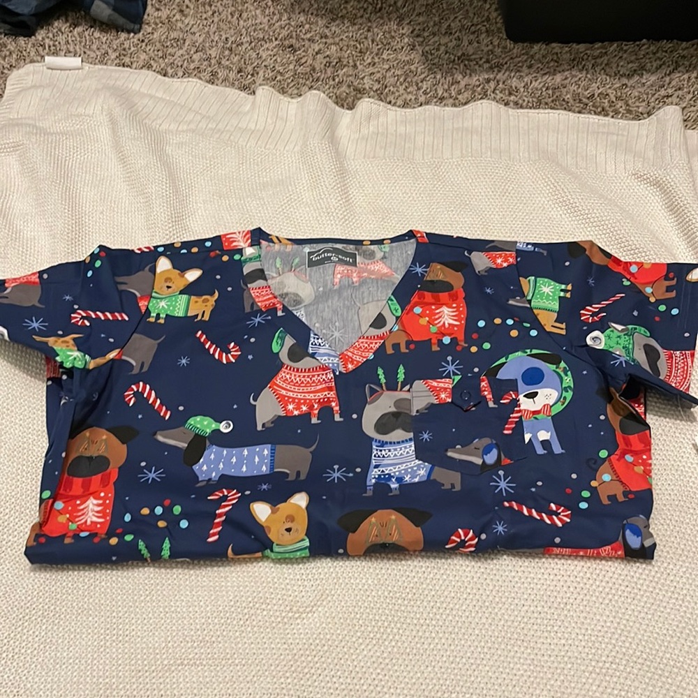 New with tags, butter soft dog Christmas scrub top